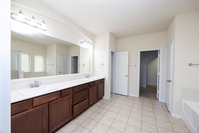 Building Photo - Elegant 5-Bedroom Home in Frisco ISD with ...