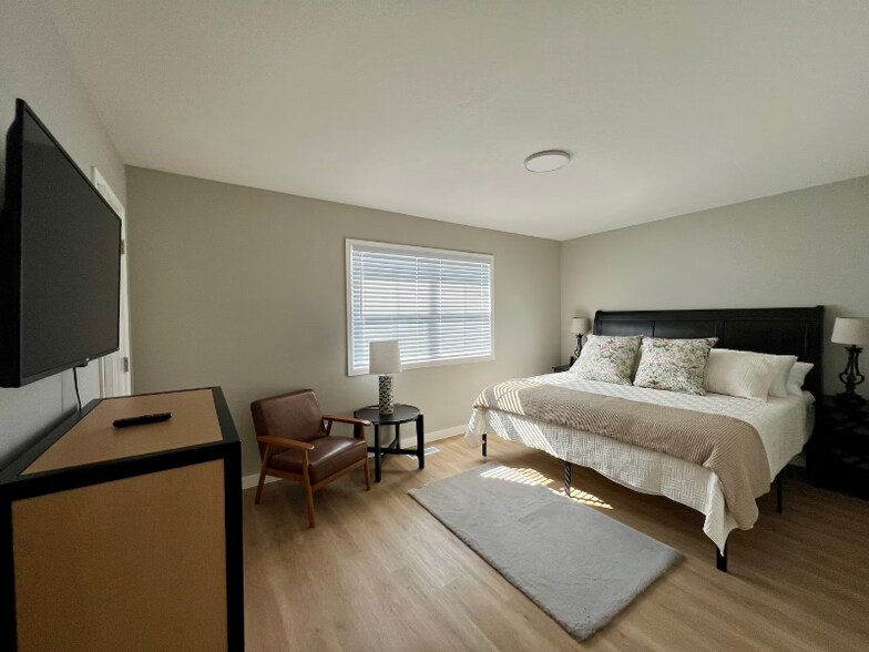 Building Photo - 406 NW D St