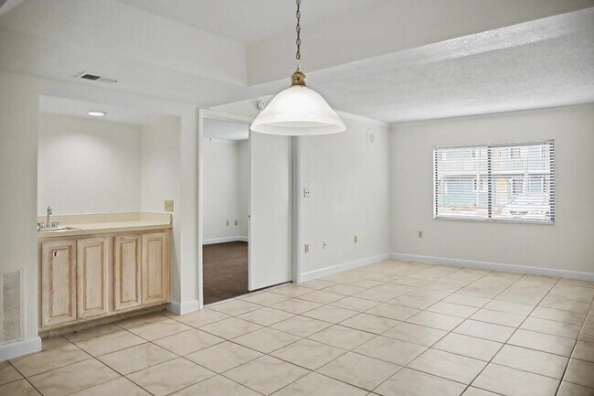 Building Photo - 2791 N Poinciana Blvd