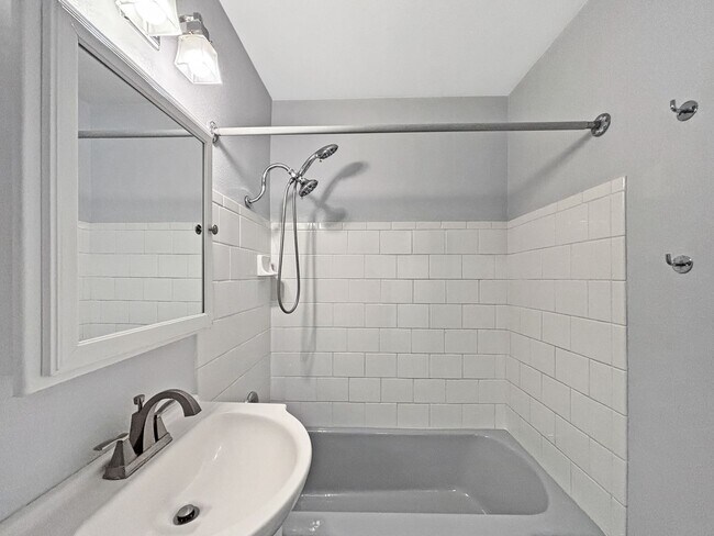 Building Photo - Beautifully Upgraded 2B/2BA House W/ 2-Car...