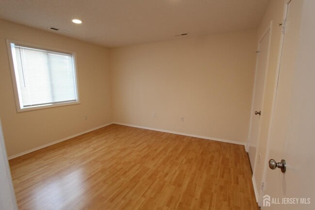 Building Photo - 1905 Aspen Dr