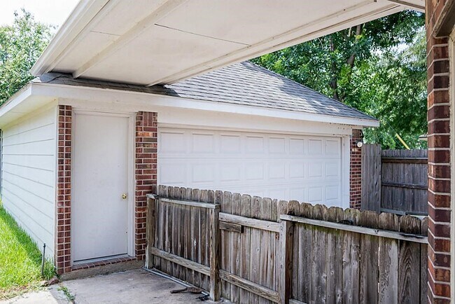 Building Photo - 8803 Wheatland Dr