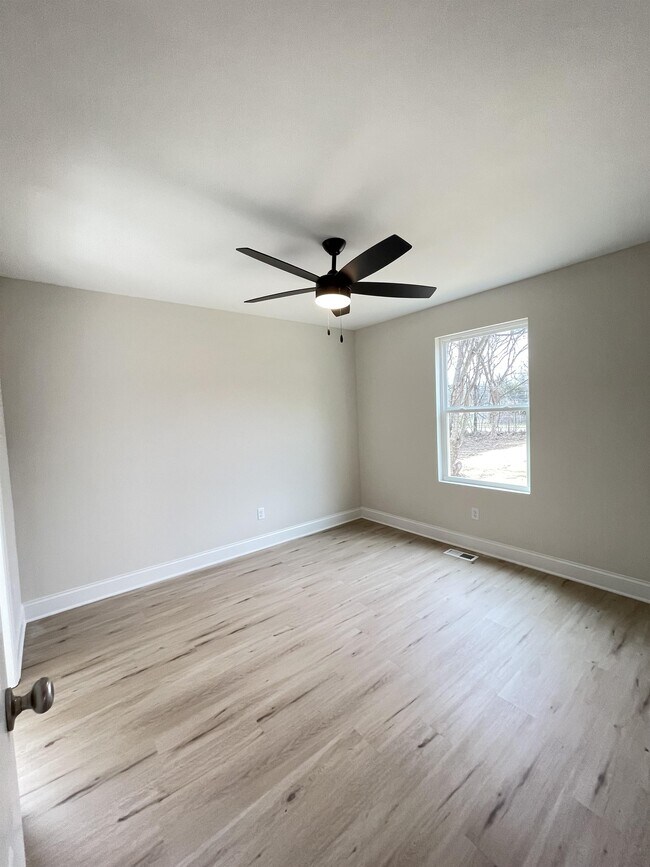 Building Photo - 322 W 41st St