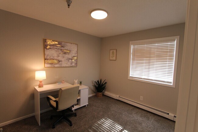 Building Photo - Spacious first floor one bedroom with mode...
