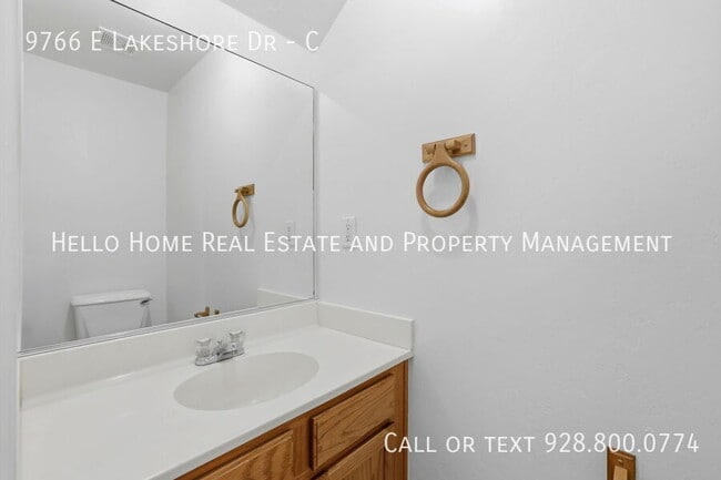 Building Photo - 9766 E Lakeshore Dr