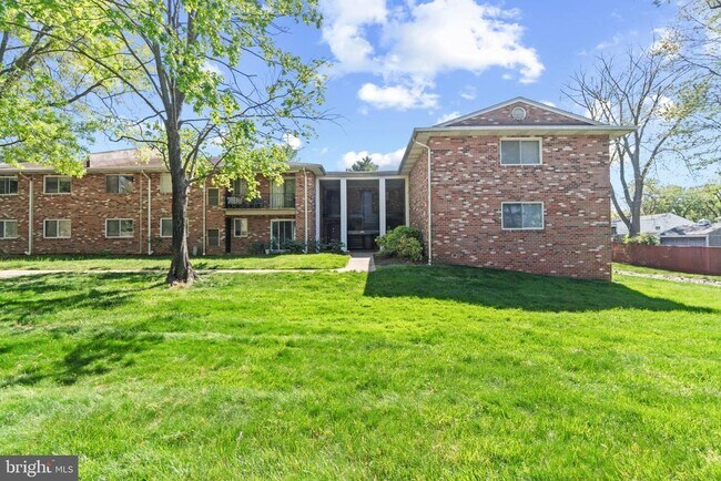 Building Photo - 208 Victor Pkwy