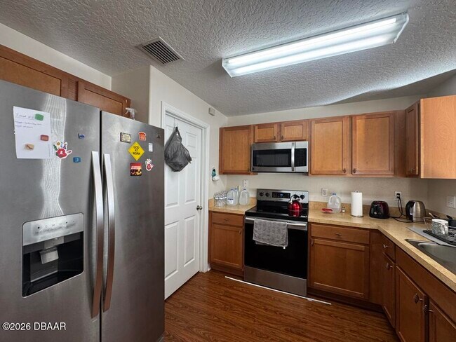 Building Photo - 252 Fountain Lake Blvd