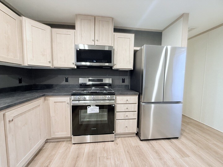 Building Photo - 29752 Jamestown Dr