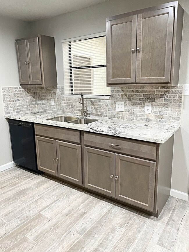 Building Photo - 6025 Bedford Dr