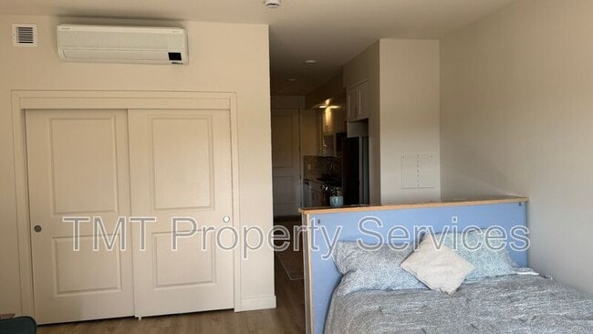 Building Photo - 2475 Victoria Ave