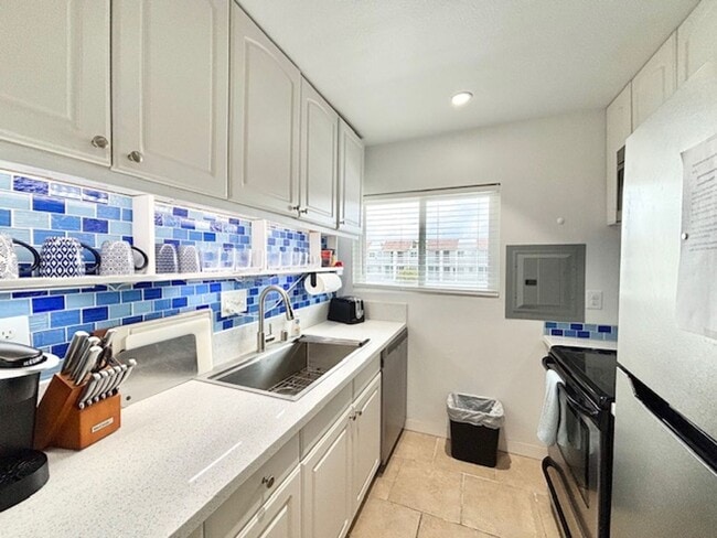 Building Photo - 2 Bedroom + 1.5 Bathroom Condo | Anacapa View | Monthly Furnished Rental