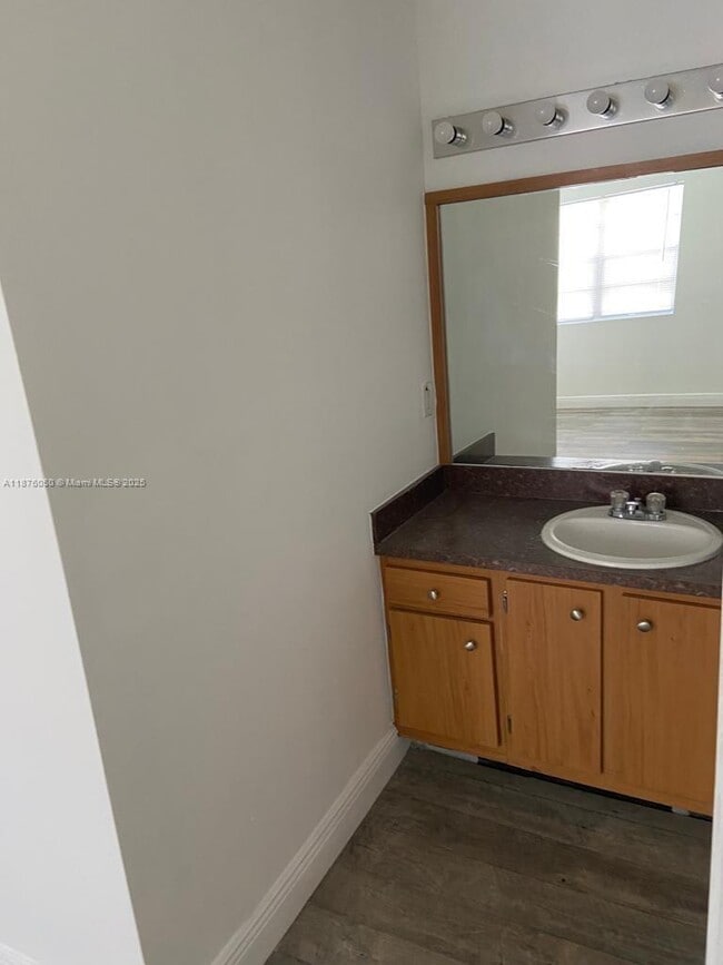 Building Photo - 1247 SW 46th Ave