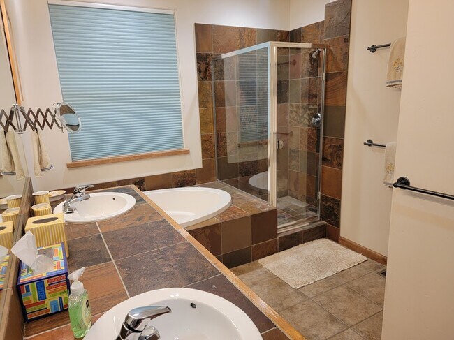 Building Photo - 1611 Heroic Rd