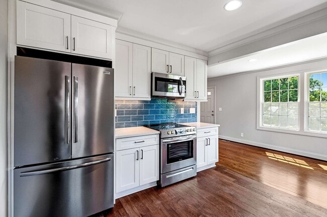 Building Photo - 5656 Kendall Dr