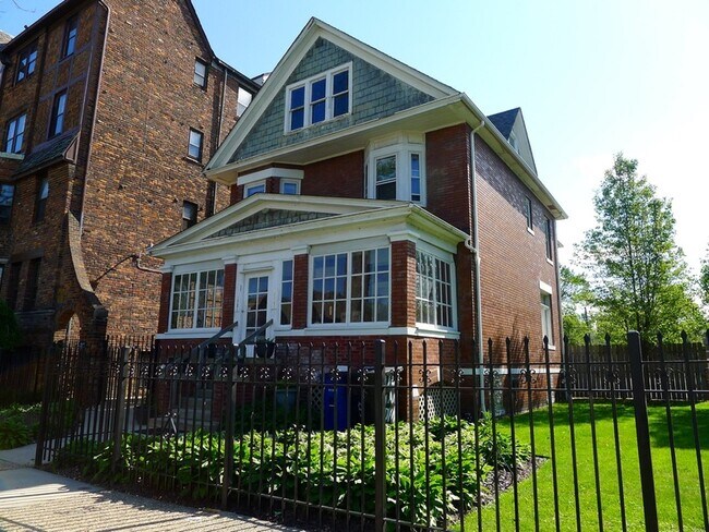 Building Photo - 1725 Van Dyke St