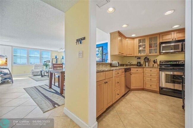 Building Photo - 3015 N Ocean Blvd