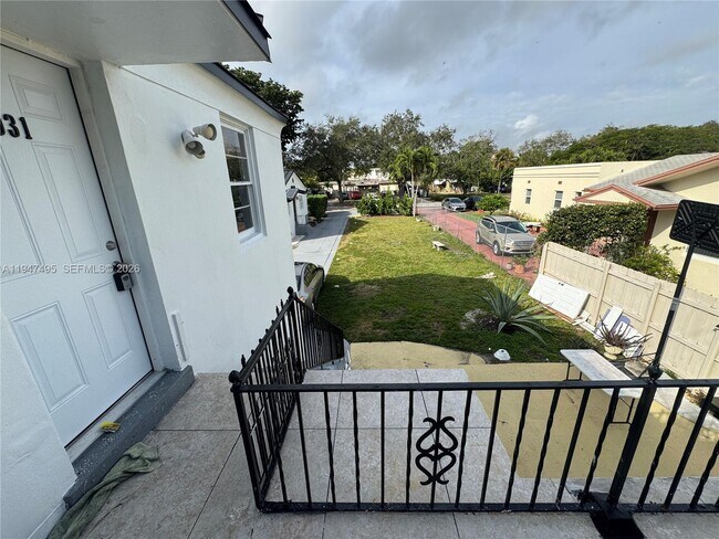 Building Photo - 921 N 17th Ct