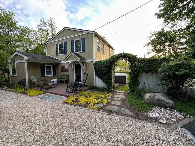 Building Photo - 2 Clifton Ave