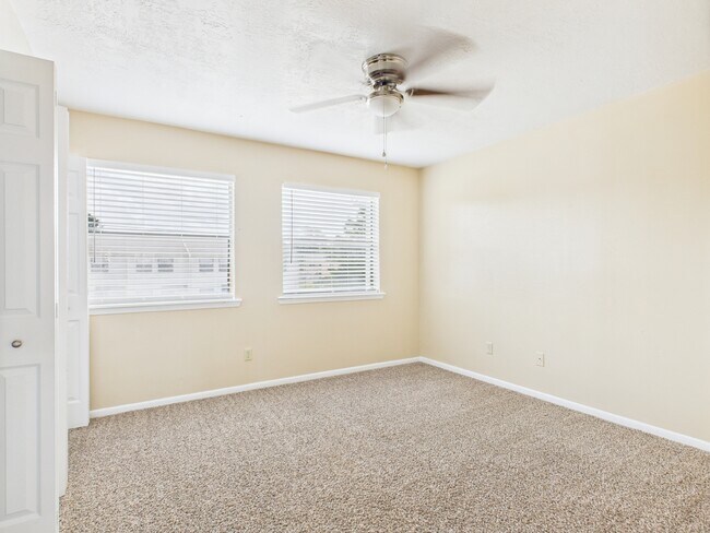 Building Photo - 800 San Pedro Dr