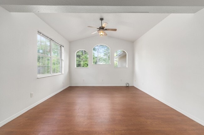 Building Photo - 7860 SW 204th Ave