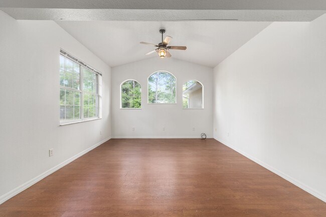 Building Photo - Spacious 4-Bedroom Home on a Peaceful Homesite in Dunnellon