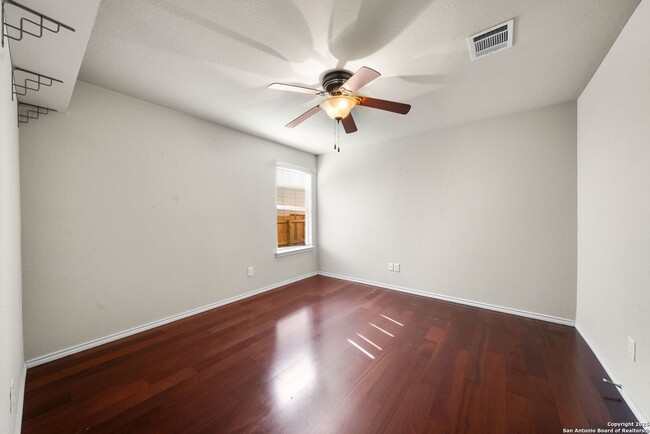 Building Photo - 4 Bedroom 3 Bathroom located in Cibolo Val...