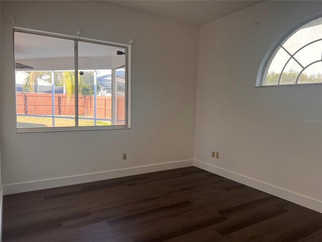 Building Photo - 9224 Sunflower Dr