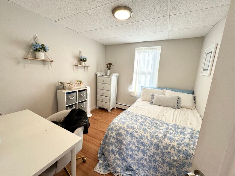 Building Photo - 1572 Tremont St