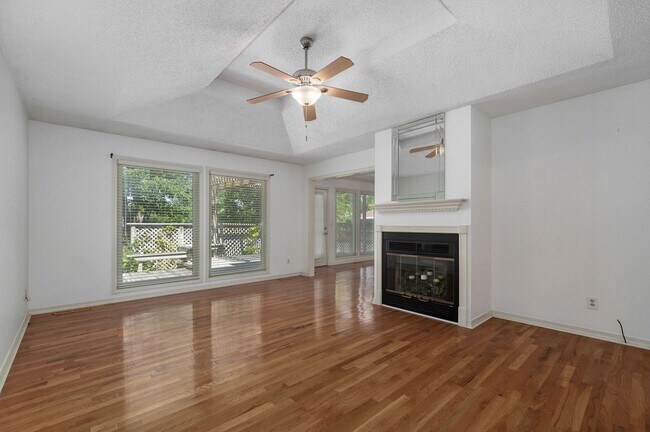Building Photo - Charming 3 Bed | 2 Bath Home with Beautiful Outdoor Living