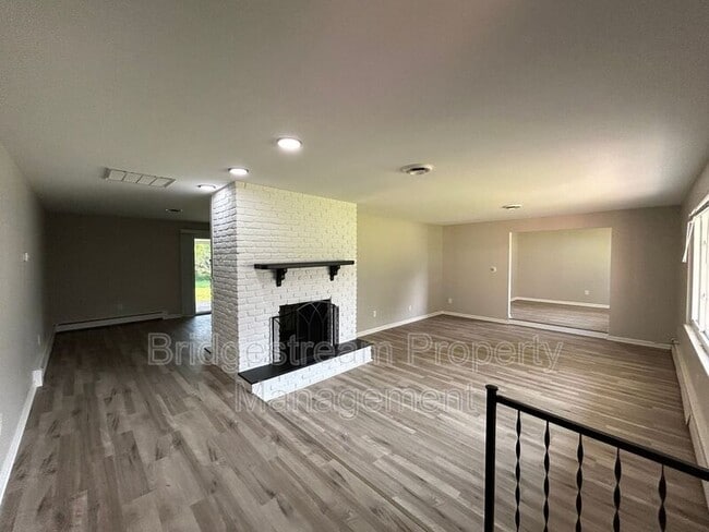 Building Photo - 3920 Barrymore Ln