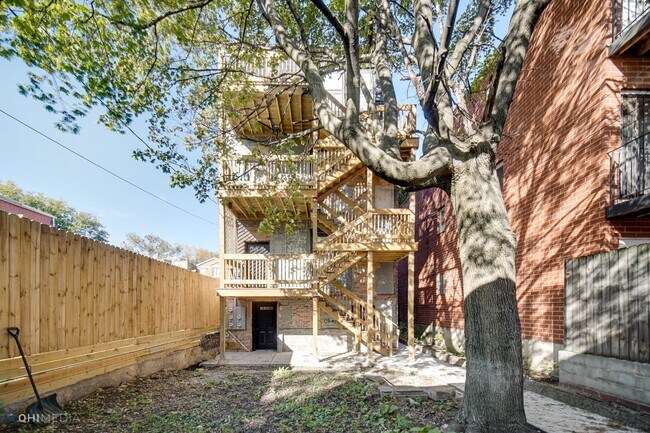 Building Photo - 2735 W Polk St