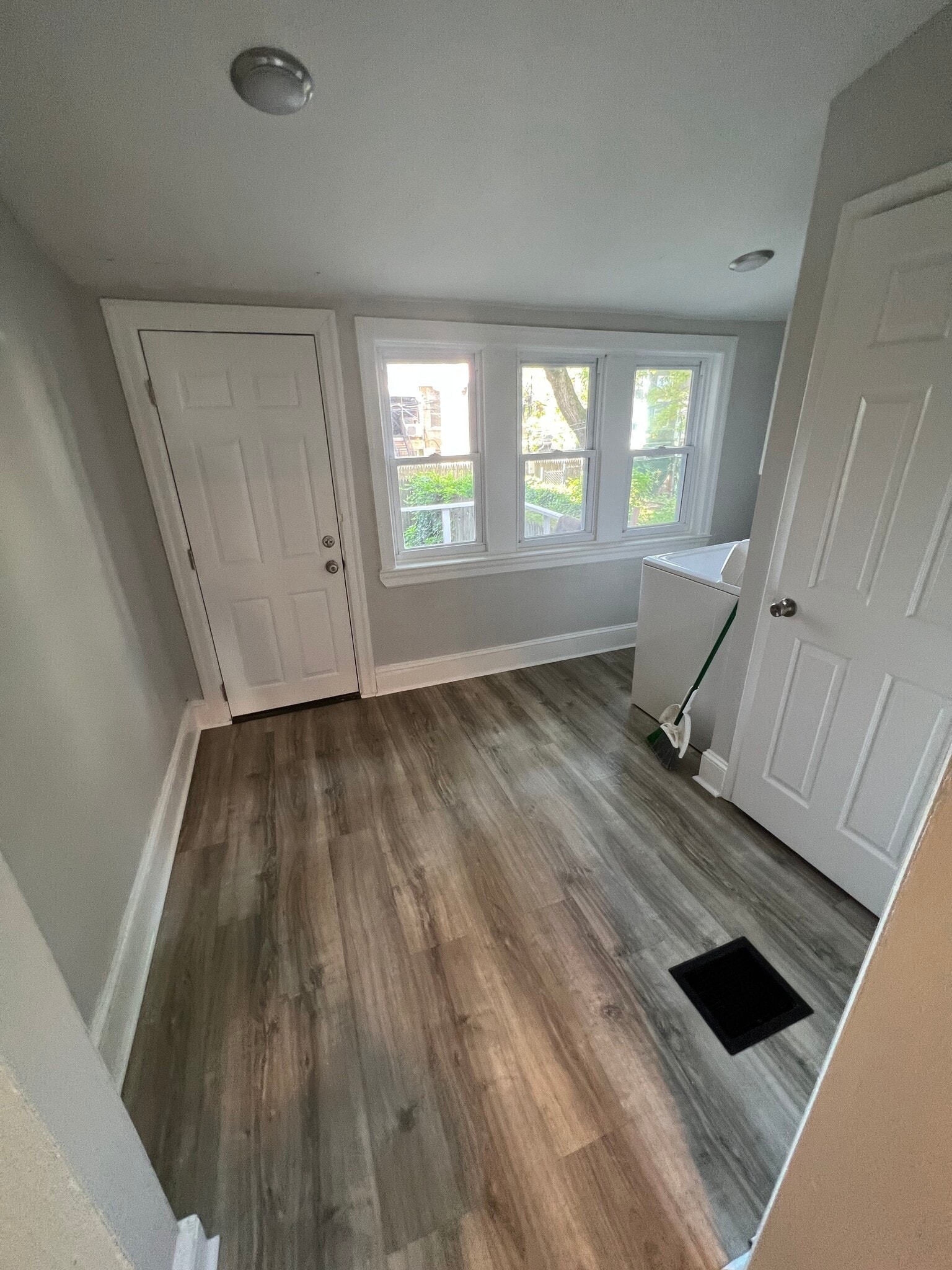 mud room/laundry area with view of back deck. - 4346 Cresson St