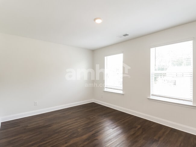 Building Photo - 559 Rivermist Dr