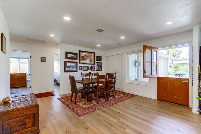 Building Photo - 351 Village Run E