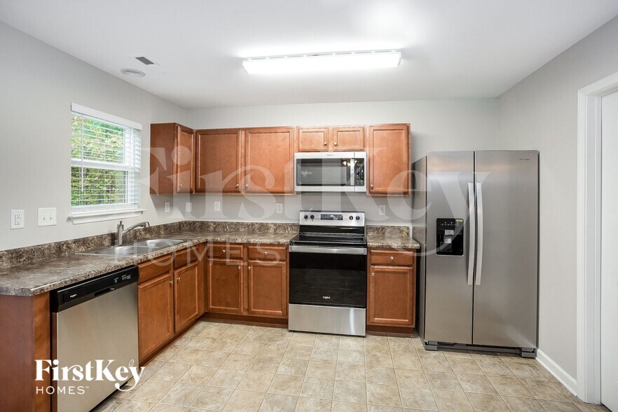 Building Photo - 4944 Rockwood Rd