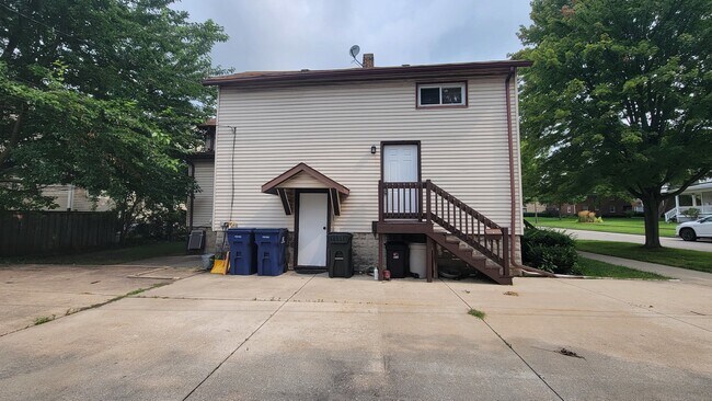 Building Photo - 19 N Webster St