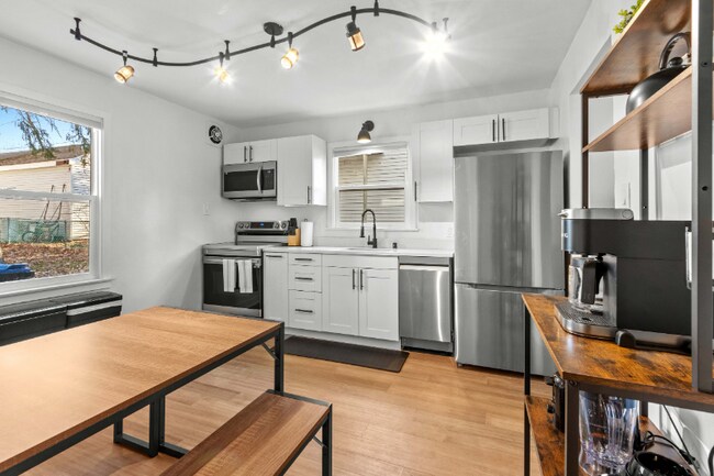 Building Photo - 914 Quincy St