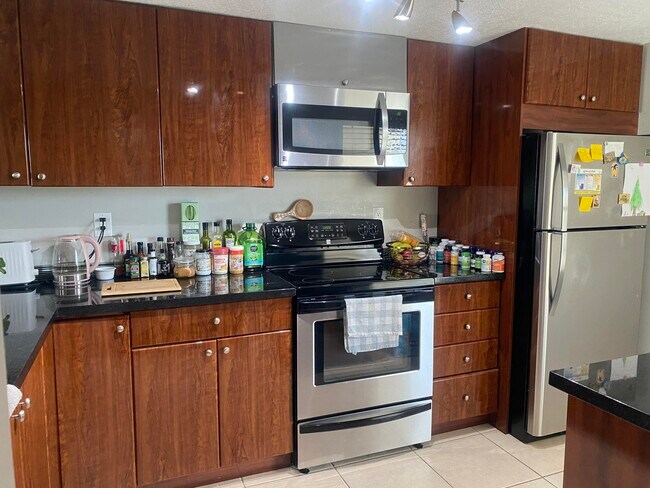 Building Photo - 9 Royal Palm Way