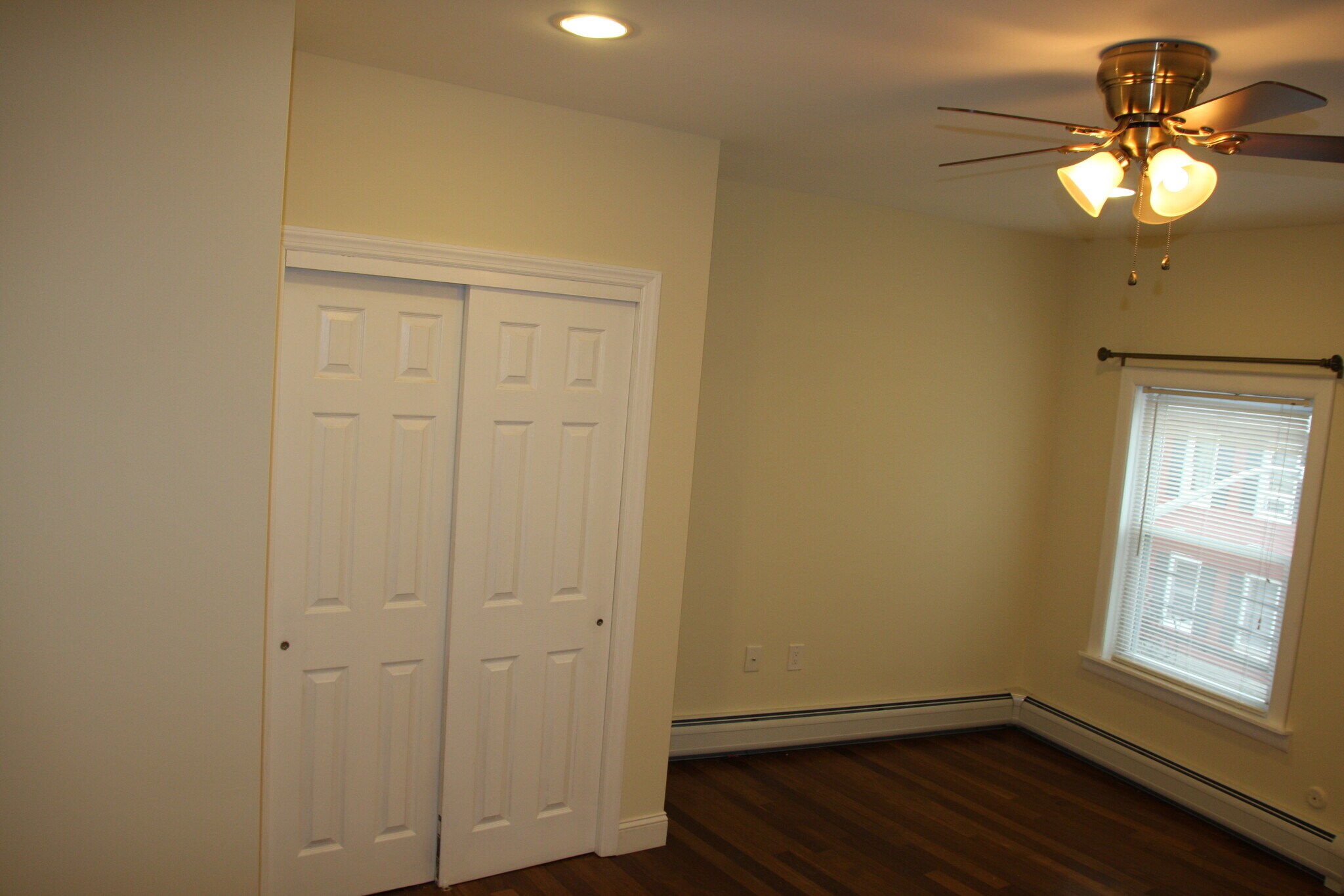 Building Photo - 46 W Main St