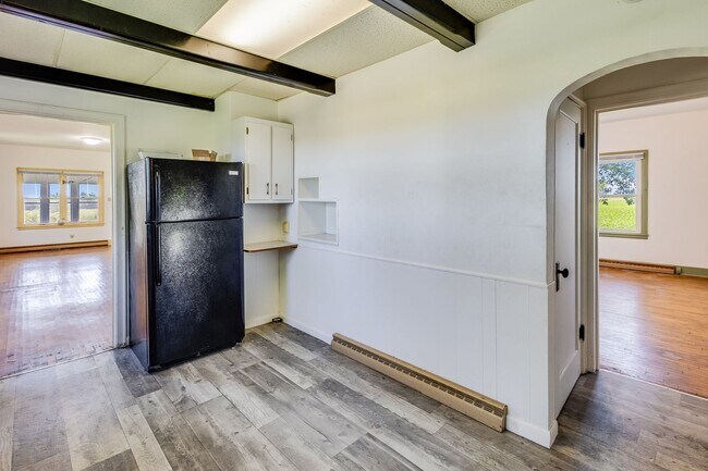 Building Photo - Charming 2 Bedroom, 1 Bathroom Rural Home for Rent