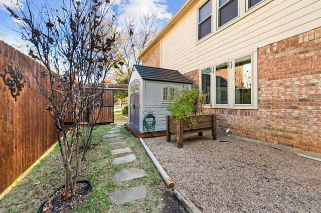 Building Photo - 1518 Lakeview Dr
