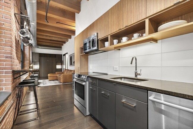 Building Photo - 319 A St