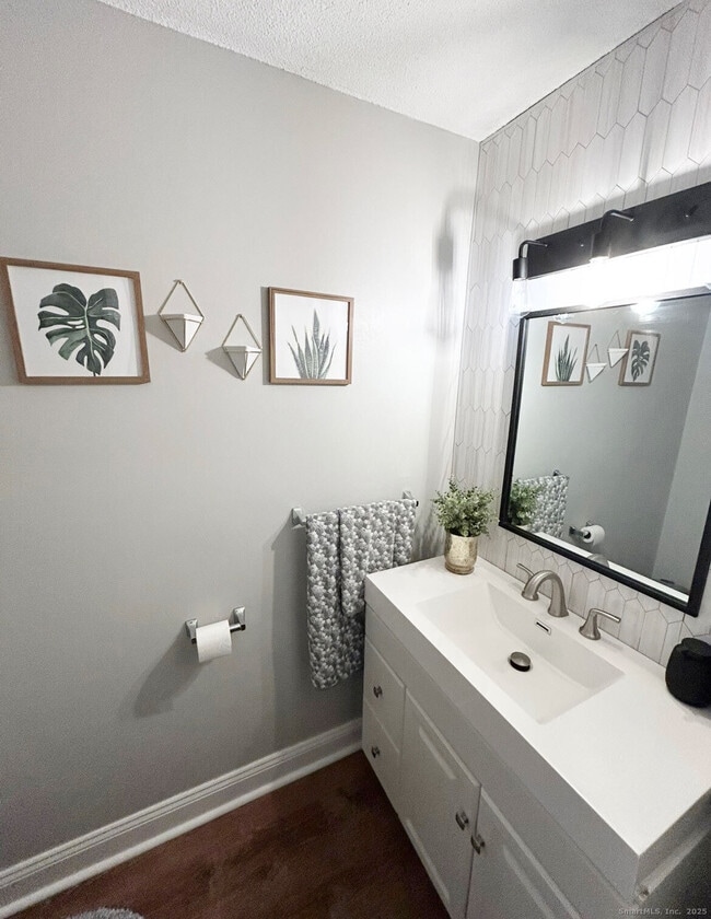 Building Photo - 322 Knapps Hwy