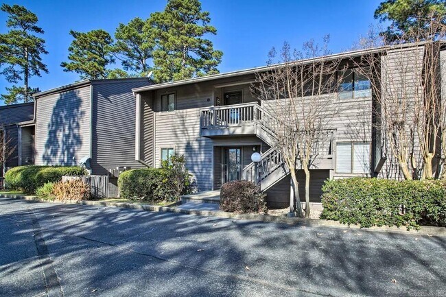 Primary Photo - 200 Hamilton Oaks Dr