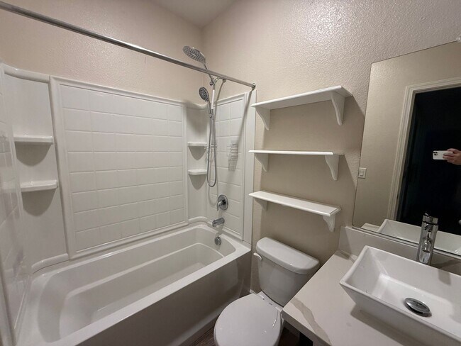 Building Photo - 2995 Stable Dr