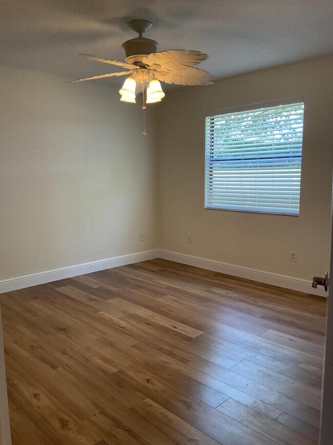 Building Photo - 1160 3rd Way