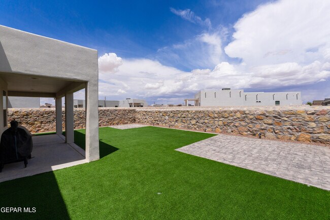 Building Photo - 828 Paseo Solar Dr