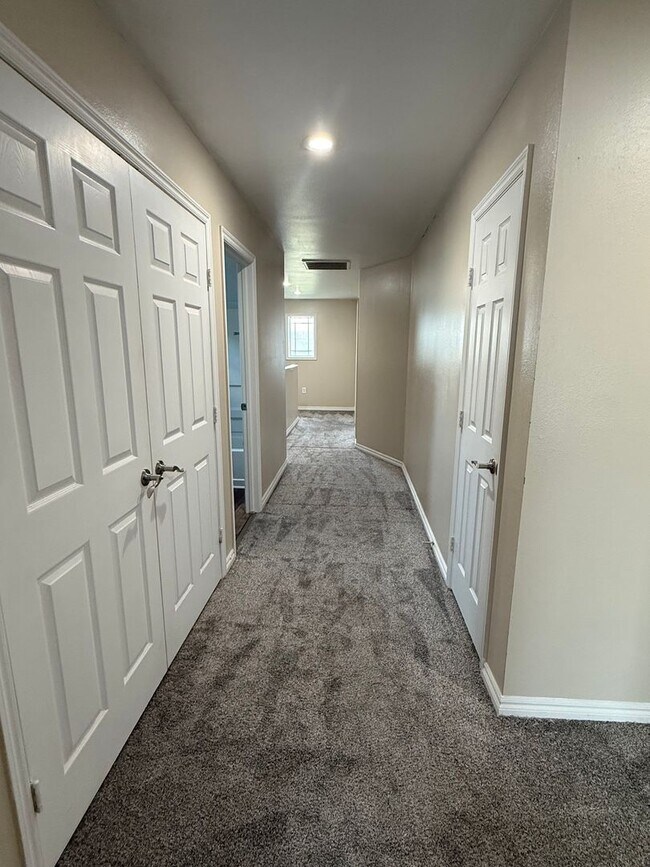 Building Photo - Charming 4-Bed, 2.5-Bath Home with Stylish...