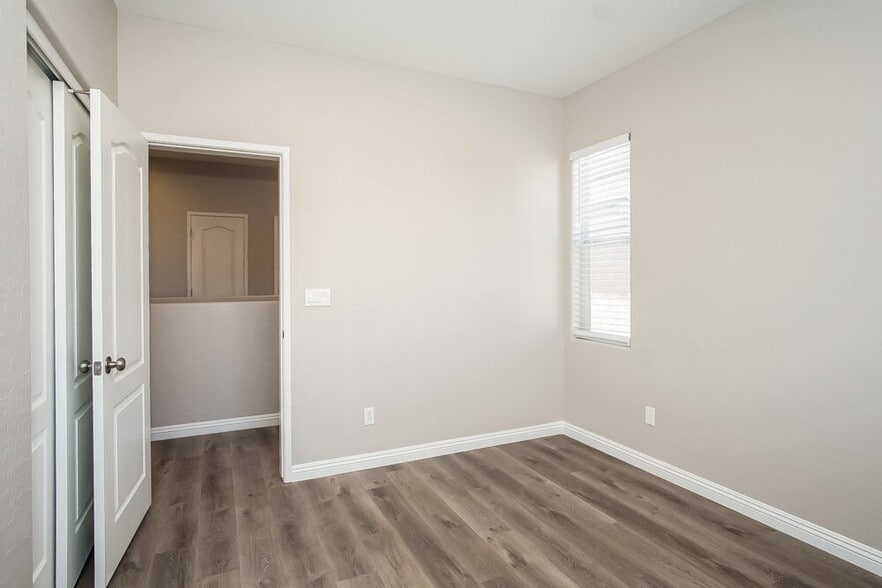 Building Photo - 10563 La Campana St