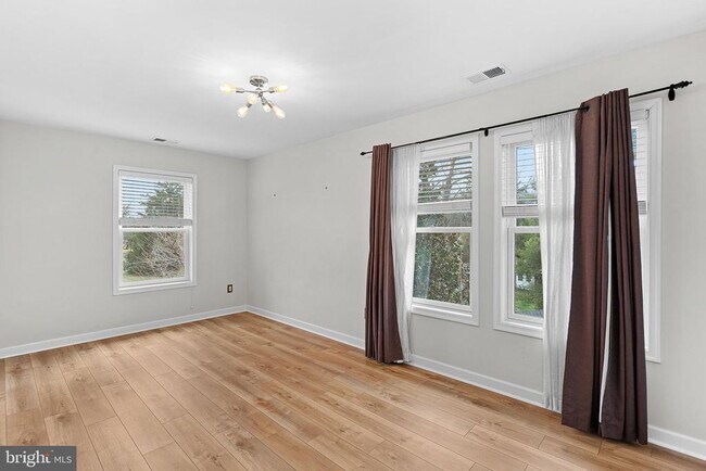 Building Photo - 19451 Youngs Cliff Rd